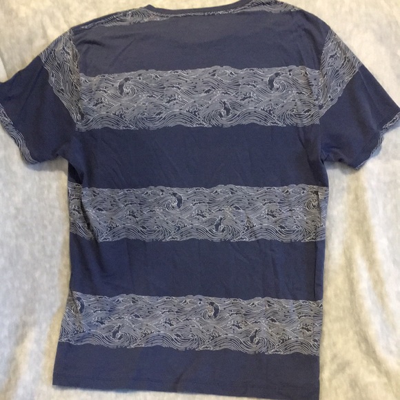 Rolling Ocean Waves Mens Shortsleeved Tee Size Medium Soft Wash Old Navy Resale - Picture 9 of 13